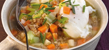 Grünkernsuppe mit pochiertem Ei