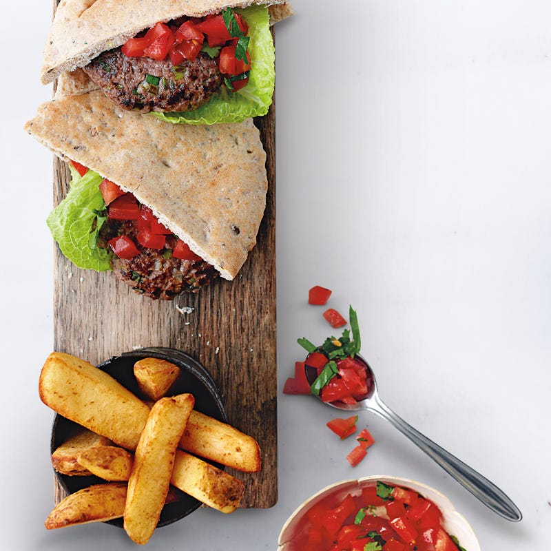 Barbeque-Burger mit Tomaten-Salsa