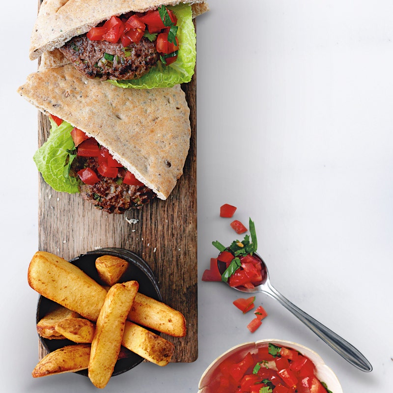 Barbeque-Burger mit Tomaten-Salsa