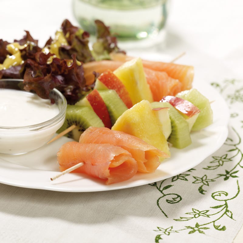 Foto Räucherlachs-Frucht-Spieße mit Joghurtdip von WW
