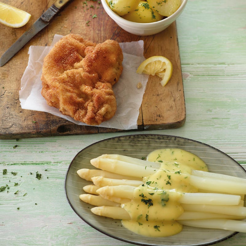 Kalbsschnitzel mit Spargel und Sauce Hollandaise