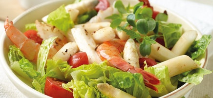 Lauwarmer Spargelsalat mit Garnelen