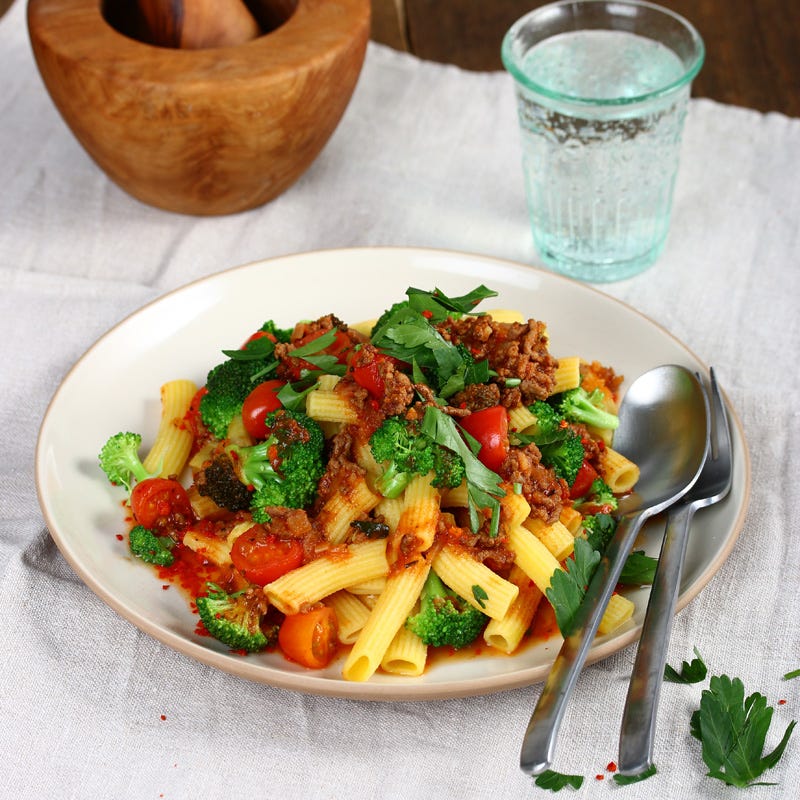 Foto Scharfe Pastapfanne mit Tatar und Brokkoli von WW