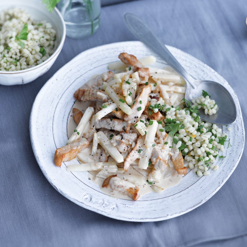 Schweinegeschnetzeltes mit Kohlrabi und Kräutergraupen