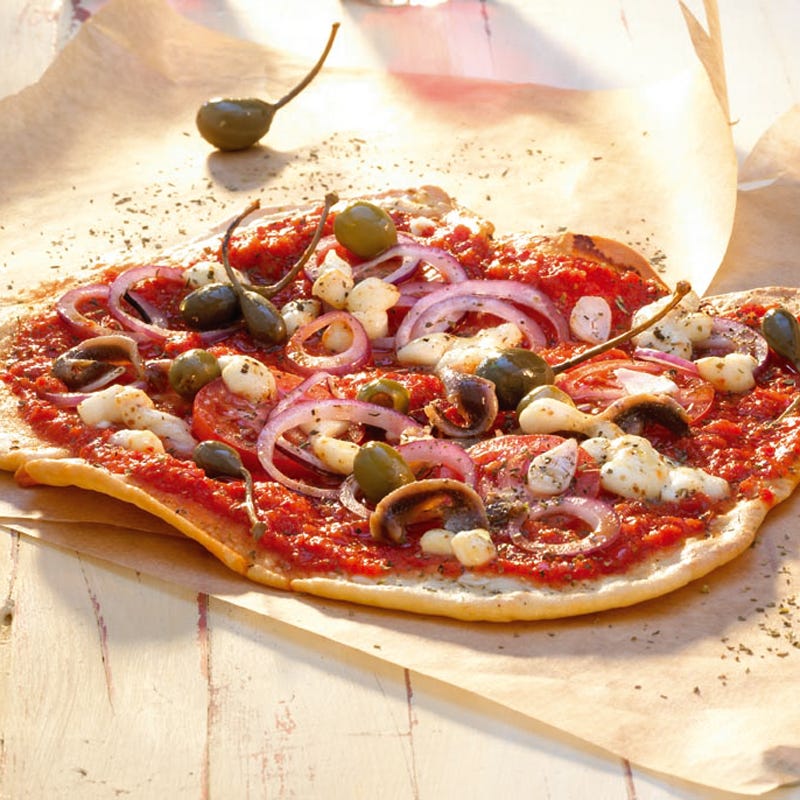 Foto Pizza mit Oliven, Kapern und Sardellen von WW
