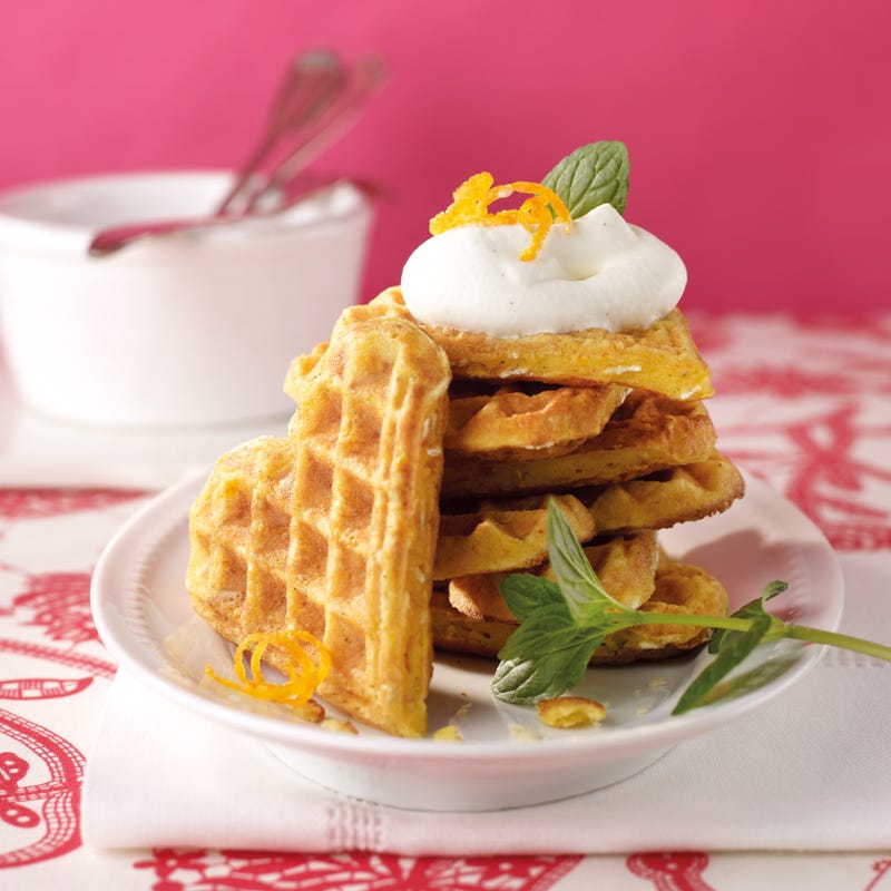 Karotten-Orangen-Waffeln mit Ingwersahne