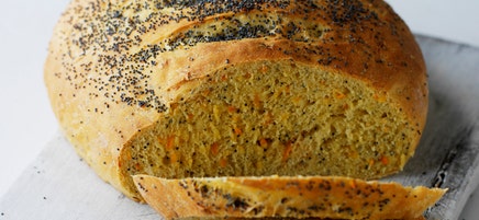 Weißbrot mit Mohn und Karotten