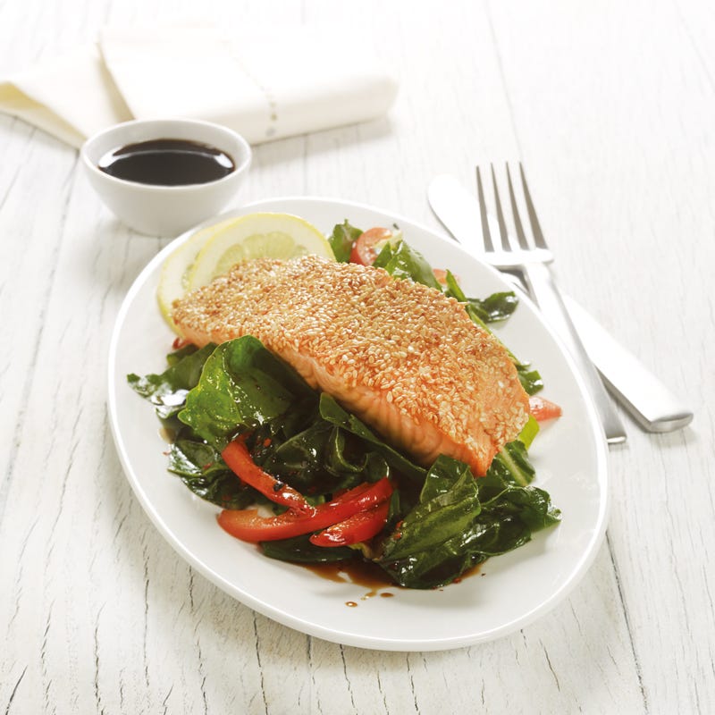 Foto Lachsfilet mit Sesamkruste auf warmem Mangoldgemüse von WW