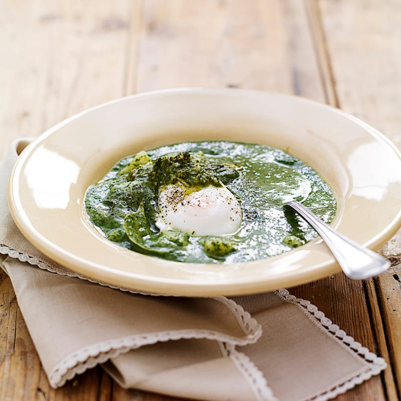 Foto Spinat-Kartoffelsuppe mit Ei und Pesto von WW