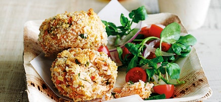 Forellenburger mit Salat