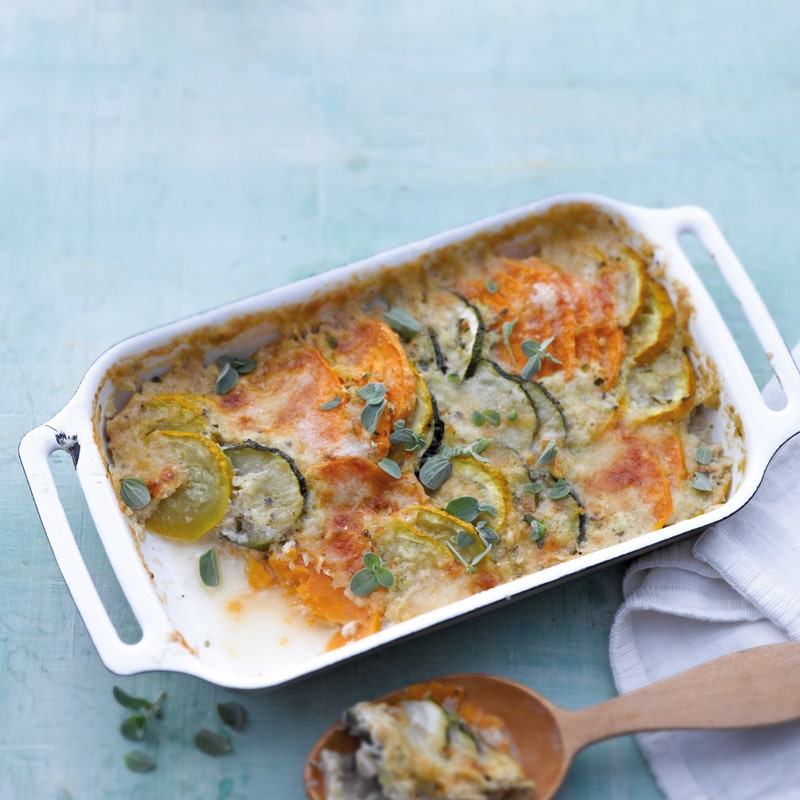 Süßkartoffelauflauf mit Zucchini und Parmesan
