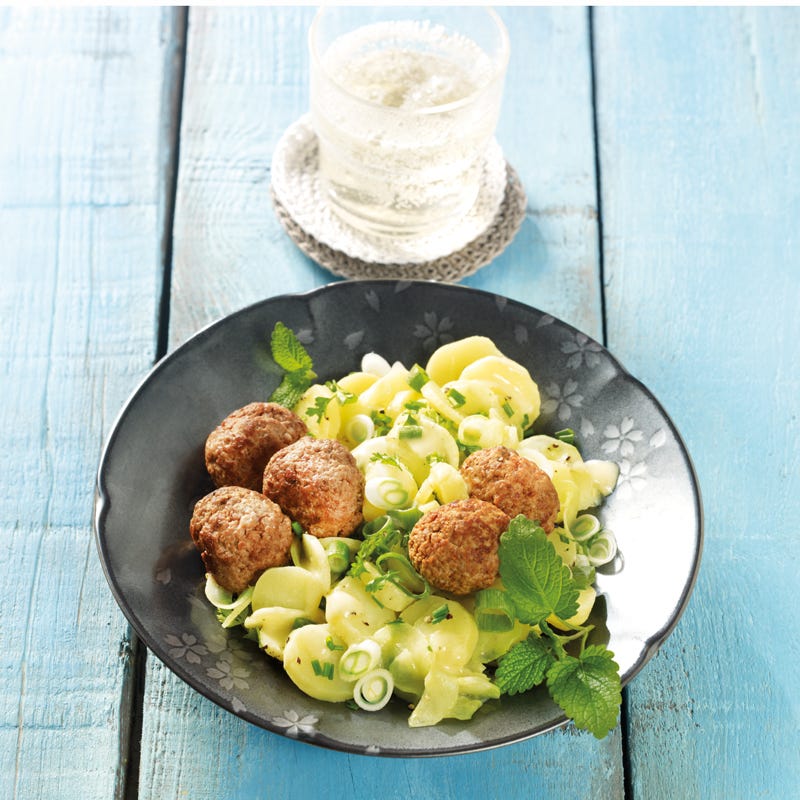 Foto Kräuter-Kartoffel-Salat mit Geflügelbällchen von WW