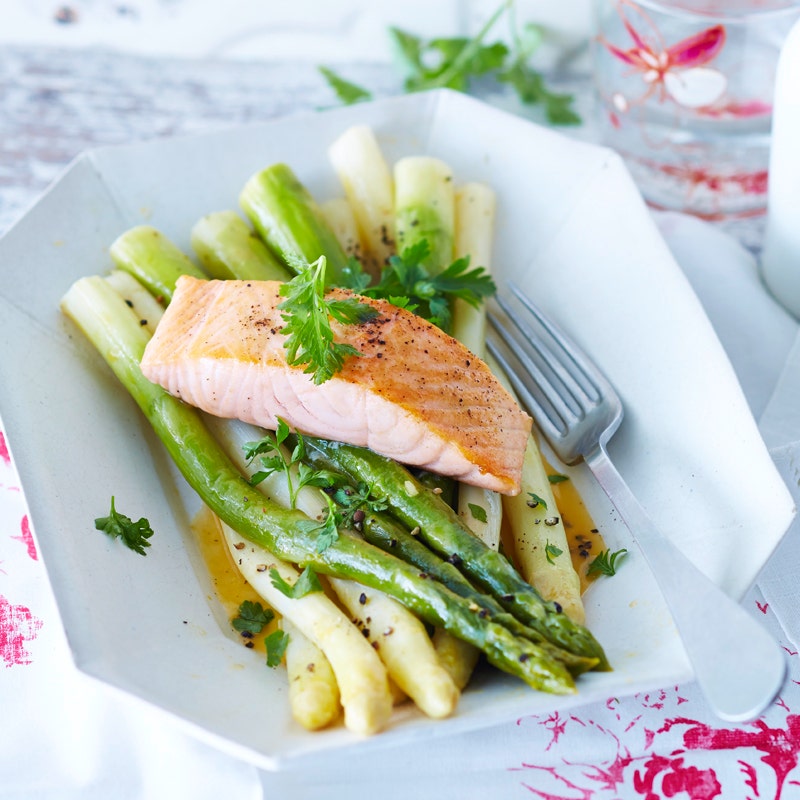 Gebratener Spargel mit Lachs