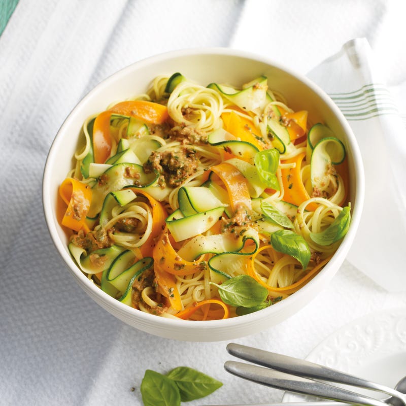 Foto Gemüselinguine mit Tomaten-Kräuter-Pesto von WW