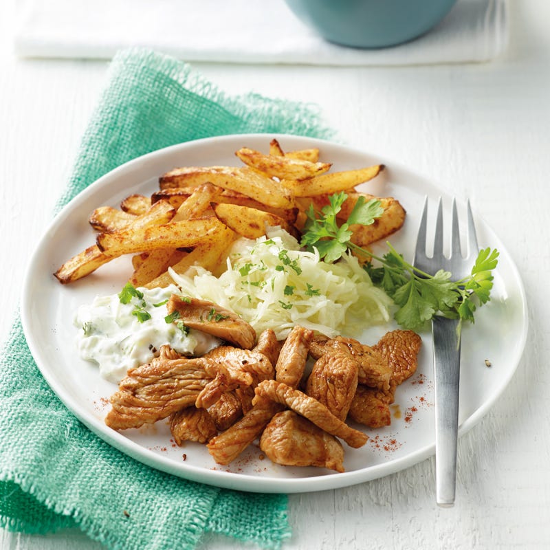 Foto Gyros mit Ofenpommes und Zaziki von WW