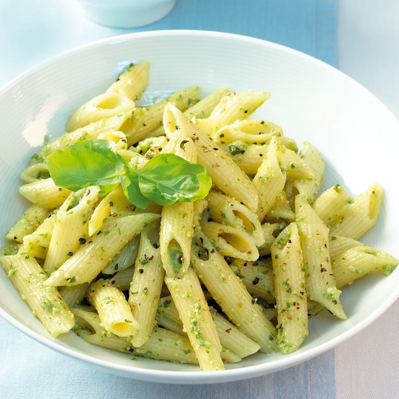 Foto Rigatoni mit Basilikumpesto und Tomatensalat von WW