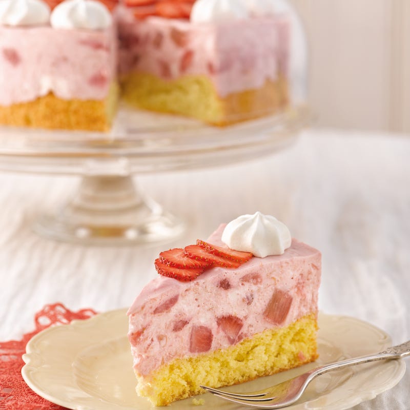 Foto Erdbeer-Rhabarber-Torte mit Baiser von WW