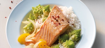 Gebratener Ingwerlachs mit Pfirsichen