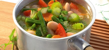Bunte Gemüsesuppe