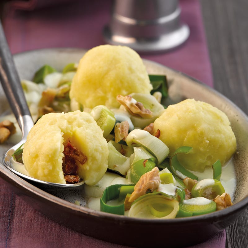 Foto Gefüllte Miniklöße mit Walnuss-Lauch-Sauce von WW