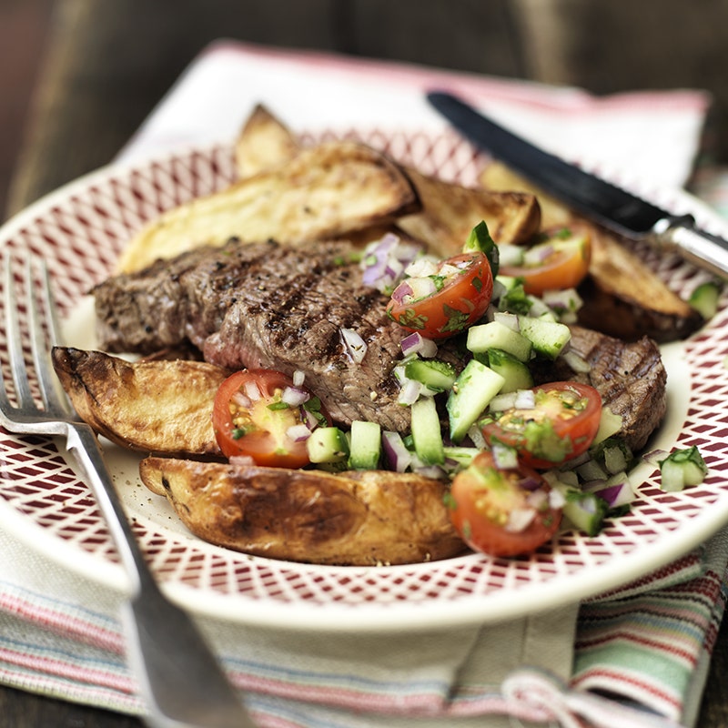Rindersteak mit Kartoffelspalten