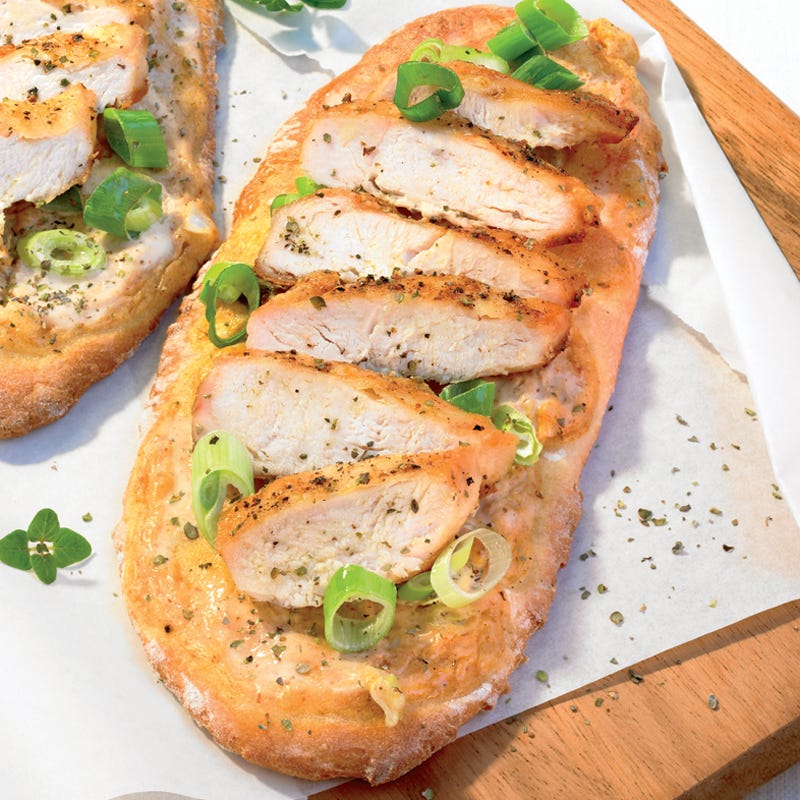 Foto Pizzaschiffchen mit Hähnchenbrust und Frühlingszwiebeln von WW