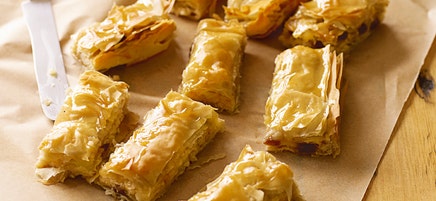 Apfel-Baklava mit Zimt und Rosinen