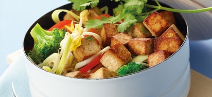 Thailändischer Tofu-Gemüse-Salat