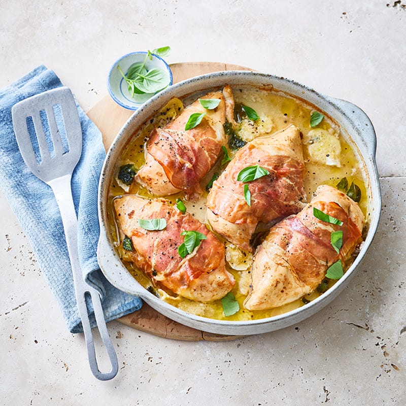 Hähnchenbrust mit Blauschimmelkäse im Schinkenmantel