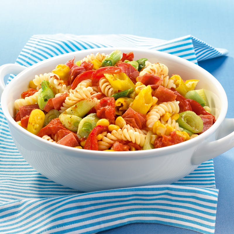 Foto Bunter Nudel-Salami-Topf von WW