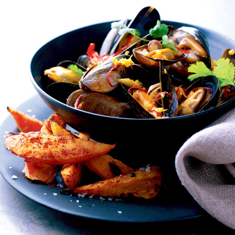 Photo of Steamed Thai-style mussels with sweet potato chips by WW