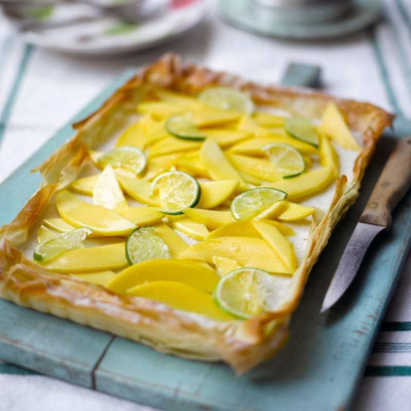 Kokostarte mit Mango und Limette