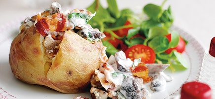 Gefüllte Kartoffeln mit Pilzen und Schinkenspeck