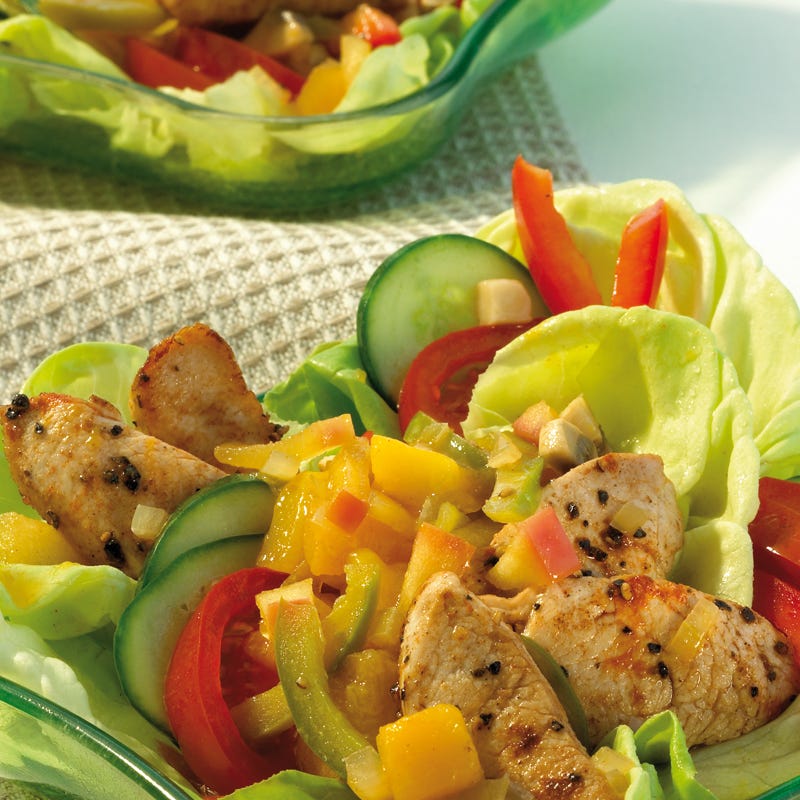 Foto Salatteller mit Putenstreifen und Fruchtdressing von WW