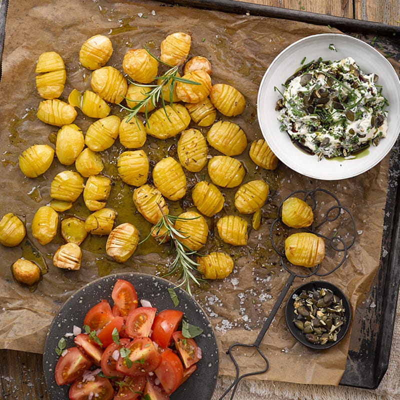 Fächerkartoffeln mit Rosmarin und Kürbiskerndip