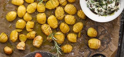 Fächerkartoffeln mit Rosmarin und Kürbiskerndip