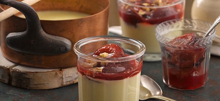 Heißer Vanillepudding mit Zimtpflaumengröstl