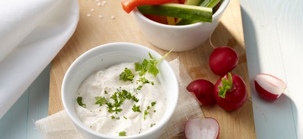 Kräuterdip mit Gemüsestiften