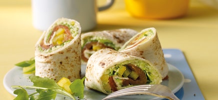 Guacamolewraps mit Räucherlachs