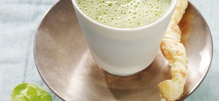 Spinatsuppe mit Käsestangen