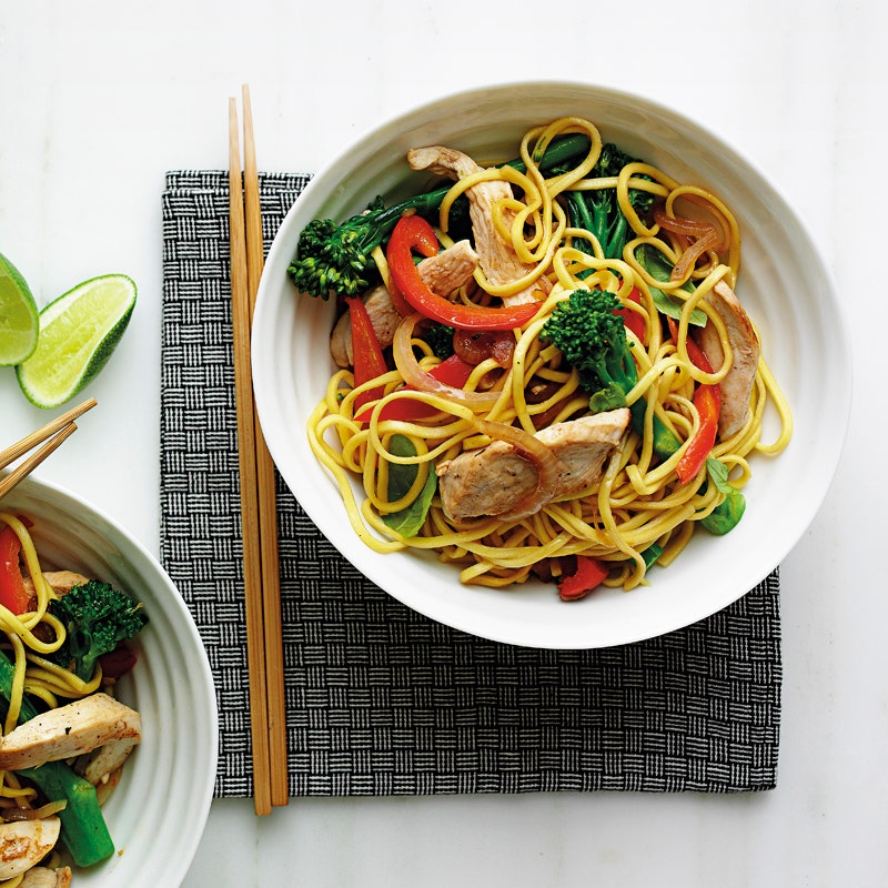Asia-Nudeln mit Sesamhähnchen