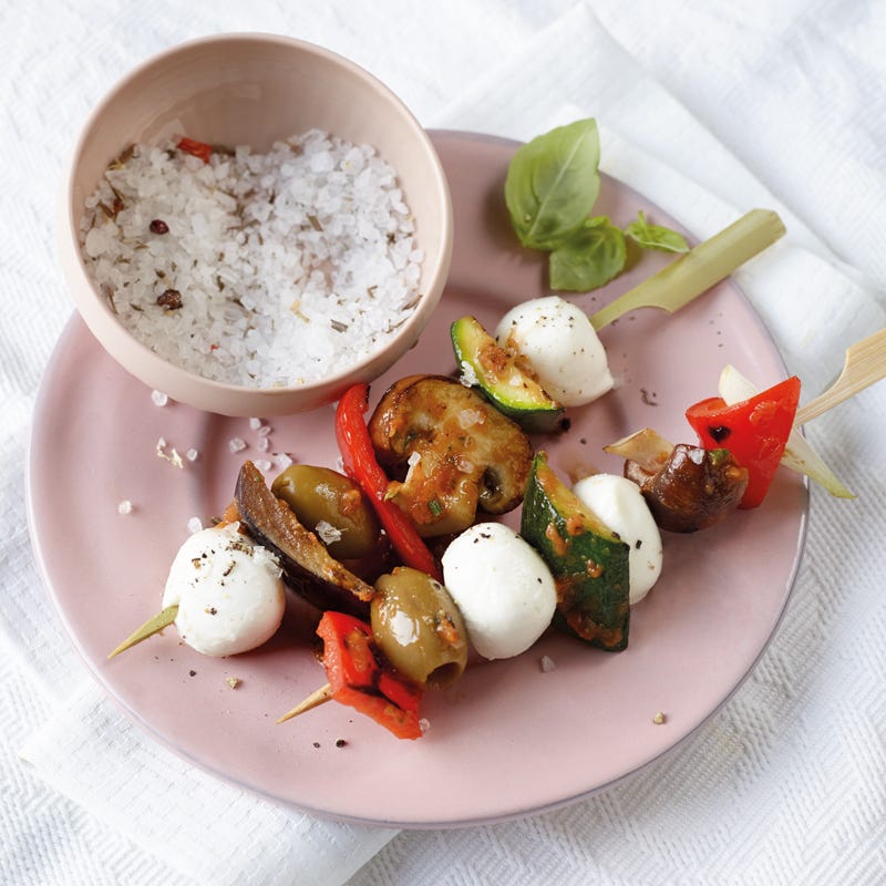 Antipastispieße mit Mozzarella