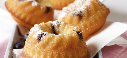 Mini-Gugelhupfe mit Beeren