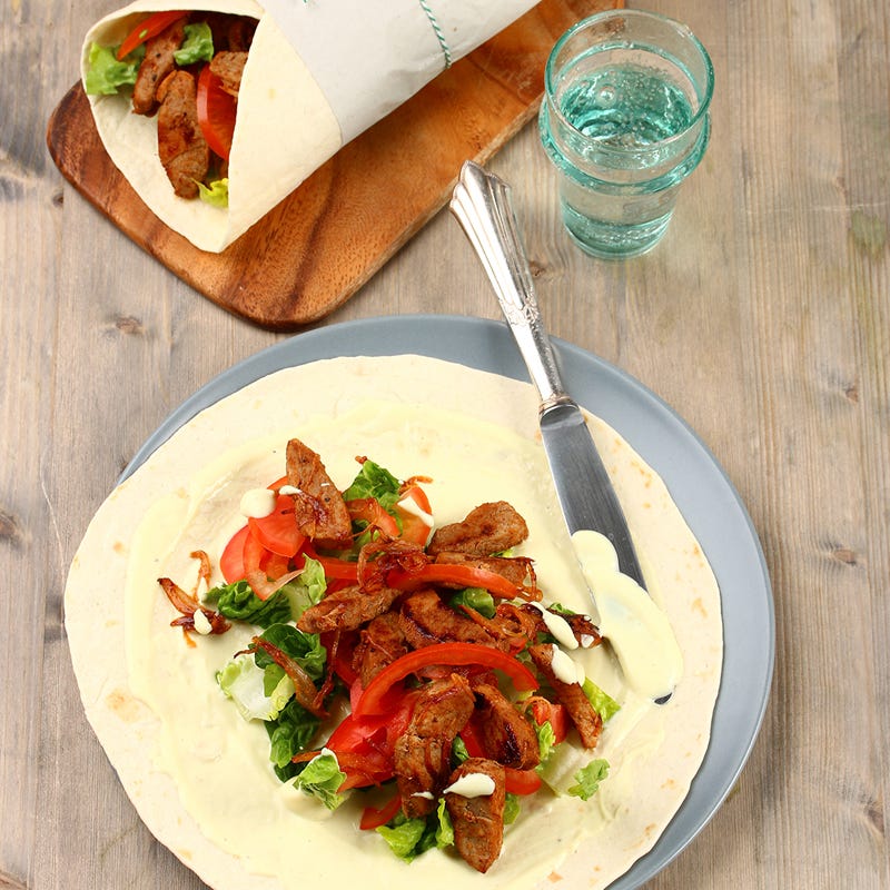 Foto Gyroswraps mit Tomaten, Salat und Honig-Senf-Dip von WW