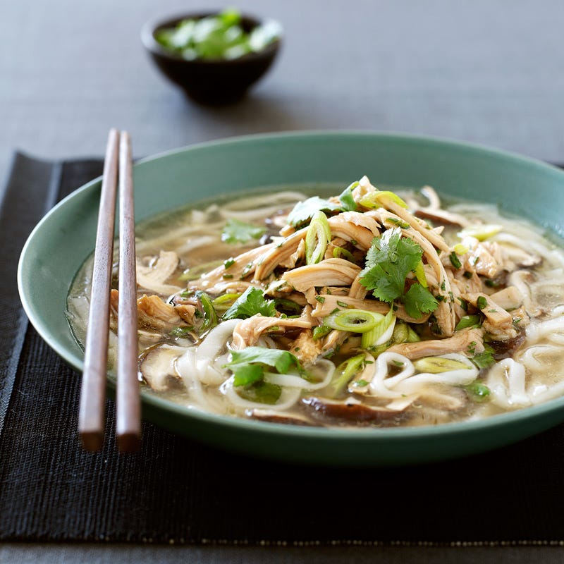 Foto Koreanische Nudelsuppe mit Hühnchen von WW