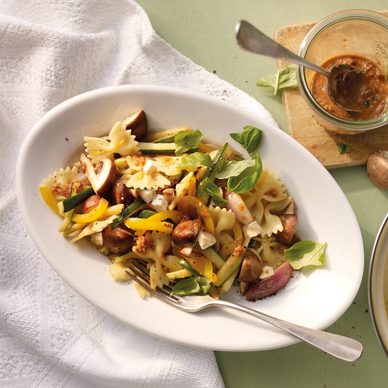 Foto Lauwarmer Antipasti-Nudelsalat von WW