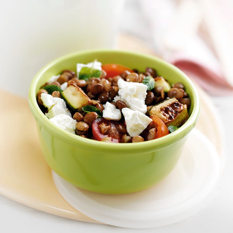 Linsensalat mit Zucchini und Feta