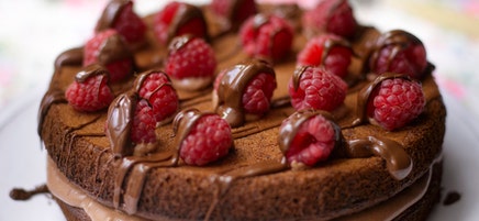 Schokoladentorte mit Himbeeren