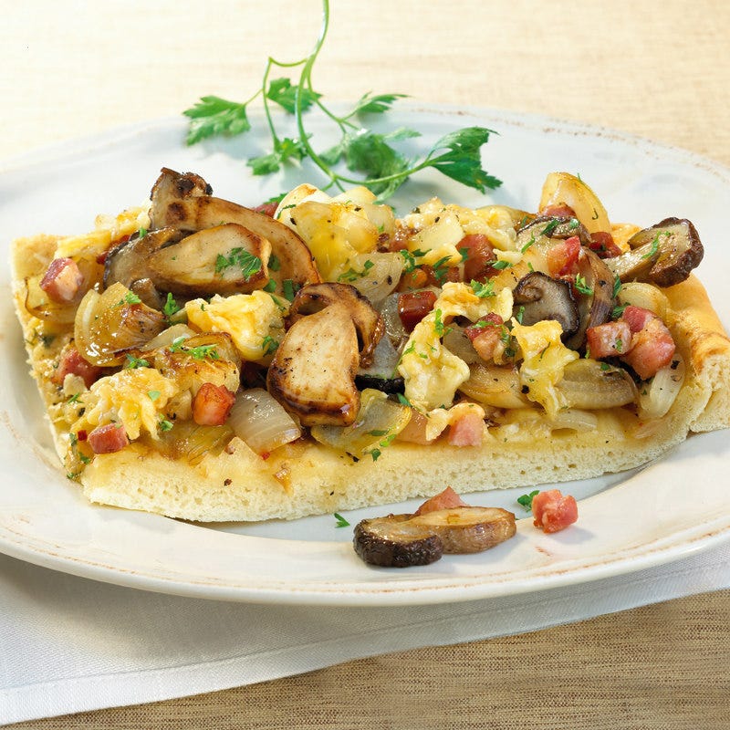 Herbstpizza mit Speck und Steinpilzen