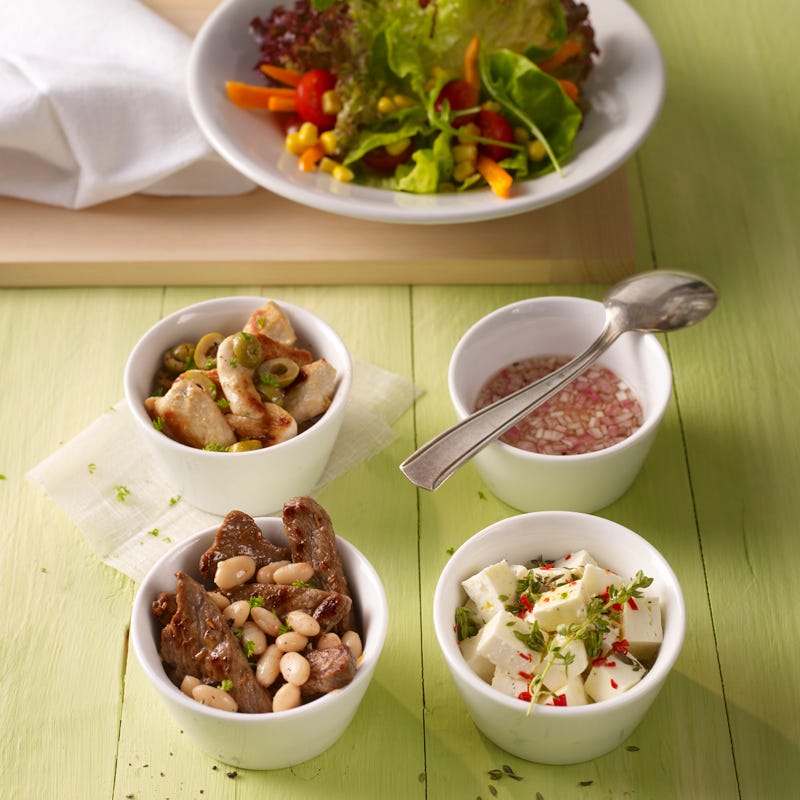 Foto Sommersalat mit Hähnchenbrustfilet und Oliven von WW